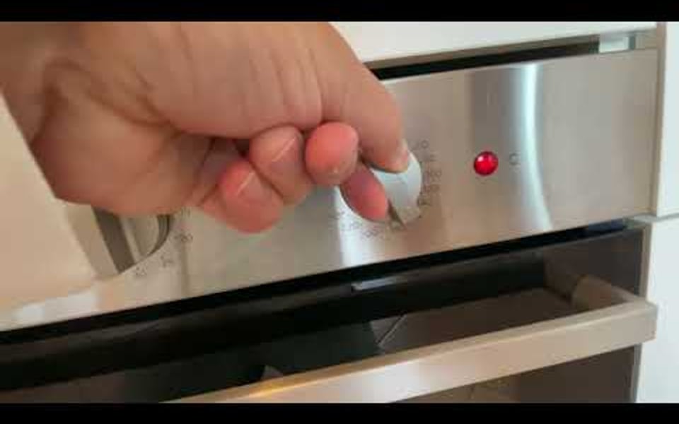 Video guide: How to Use the Oven
